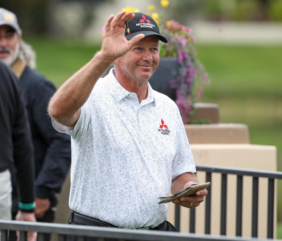 Retief Goosen waves to the crowd after winning the Galleri Classic at Mission Hills Country Club in Rancho Mirage, Calif., March 31, 2024.