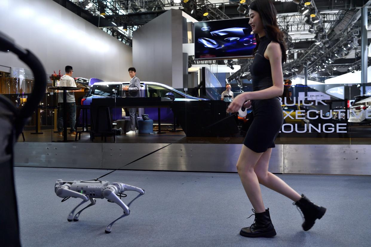 Roboter werden gern nach Vorbild von Hunden designt - was halten wohl echte Hunde davon? (Symbolbild: Chen Yihang/VCG via Getty Images)