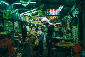 台北漫步系列3 | Nightwalk: Taipei #3 (Courtesy of Behance/Przemek Krawczykowski)