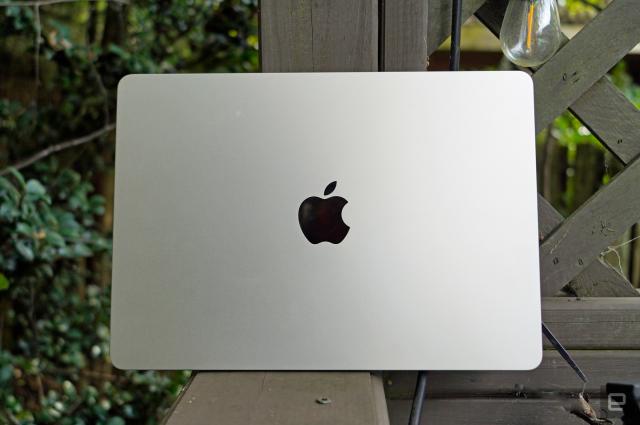 Developer logs suggest Apple's long-rumored 15-inch MacBook Air