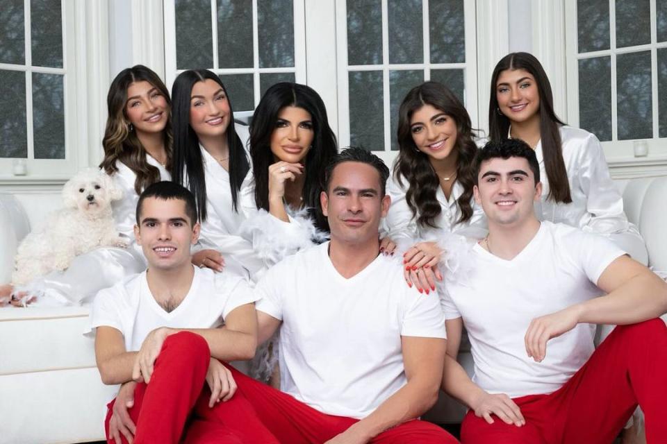 <p>Angie Lopez@creationsphotographybyangie</p> Teresa Giudice and Luis Ruelas with their kids