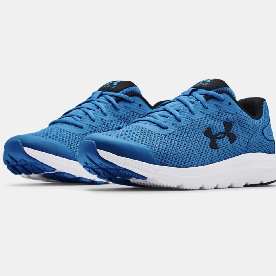 Tenis de Running UA Surge 2