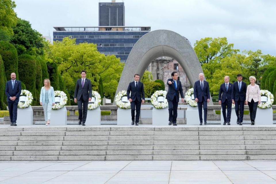 Líderes del G7 depositan ofrendas florales en el Parque Memorial de la Paz