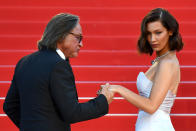 Si Isabella Khair Hadid, son nom de naissance, est bien née à Washington D.C (la capitale des États-Unis) et possède la nationalité américaine, elle est également issue d’un joli mélange international. Sa mère Yolanda est un ex-mannequin et une personnalité de la télé-réalité néerlandaise. Quant à son père, Mohamed, il est un très riche promoteur immobilier palestinien. Des origines dont la jeune femme est très fière puisqu’elle les affiche sur sa bio Instagram. ©<em>ALBERTO PIZZOLI/AFP via Getty Images</em>