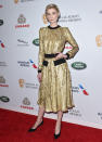 <p>Goldige Weihnachten gibt es auch mit diesem Prada-Kleid im Vintage-Look, das Elizabeth Debicki trägt. Mit goldenen Paillettenkleidern und schwarzen Pumps macht man an den Feiertagen garantiert nichts falsch. Eine echte Glanzleistung! </p>