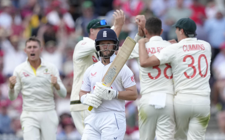 England's Ben Duckett leaves the pitch after being dismissed for 98 runs during the second day of the second Ashes Test cricket match at Lord's Cricket Ground, London, England, Thursday, June 29, 2023. (AP Photo/Kirsty Wigglesworth)