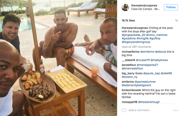 Derek Jeter disfruta de un buen momento con sus amigos 'yanquis'