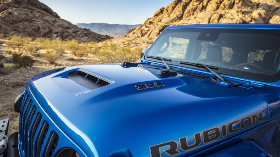 圖／Jeep Wrangler Rubicon 392獨特的引擎蓋設計，乍看下頗有沙漠「角鬥士」Gladiator Mojave的影子。