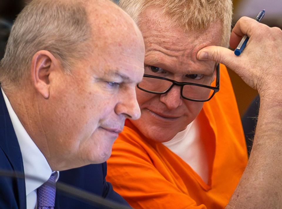 Alex Murdaugh, right, talks with his defense attorney Jim Griffin during a jury-tampering hearing at the Richland County Judicial Center, Monday, Jan. 29, 2024, in Columbia, S.C. (Andrew J. Whitaker/The Post And Courier via AP, Pool)