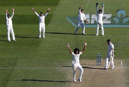 Ishant Sharma (front) appeals unsuccessfully for the wicket of New Zealand's Brendon McCullum (R) during the second innings on day three of the second international test cricket match at the Basin Reserve in Wellington, February 16, 2014. REUTERS/Anthony Phelps