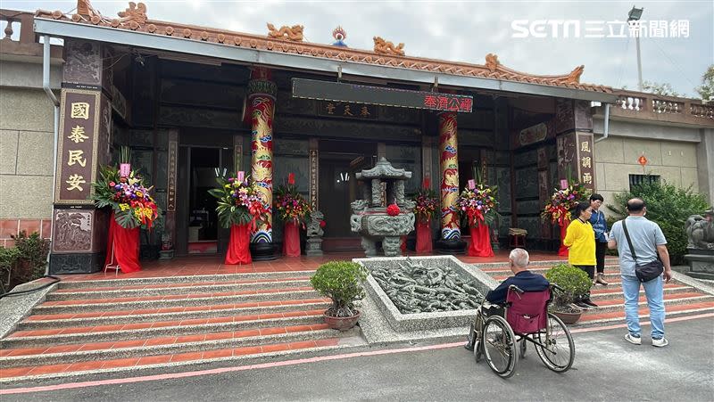 靈隱寺奉天堂住持表示，NONO與妻子朱海君一起前往。（圖／翻攝畫面）