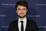 Durch "Harry Potter" hatte Daniel Radcliffe viele Fans, aber auch Hater. Einer drohte dem Schauspieler 2008 in einem Brief, ihn bei günstiger Gelegenheit zu töten. Daraufhin wurden am Set die Sicherheitsvorkehrungen massiv erhöht. Radcliffe bekam vier Elitesoldaten als Bodyguards. (Bild: Andreas Rentz/Getty Images for Tommy Hilfiger)