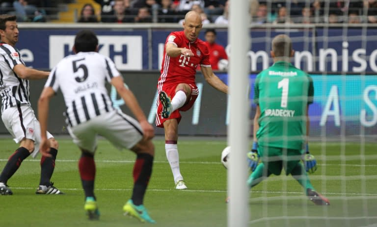 Arjen Robben (centre) scores an opening goal for Bayern Munich against Eintracht Frankfurt in Frankfurt on October 15, 2016