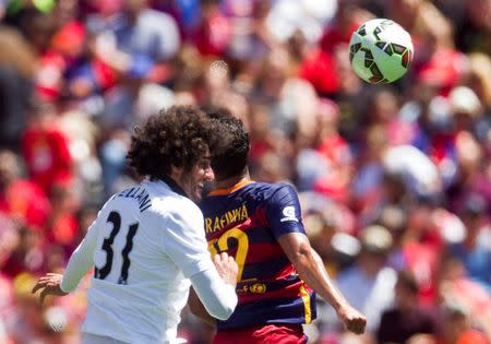 Football - FC Barcelona v Manchester United - International Champions Cup Pre Season Friendly Tournament - Levi's Stadium, Santa Clara, California, United States of America - 25/7/15 Manchester United's Marouane Fellaini (L) in action with Barcelona's Rafinha Action Images via Reuters / Mark Avery Livepic