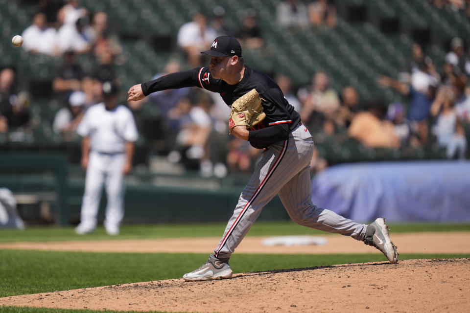 Minnesota Twins pitcher Cole Sands throws against the Chicago White Sox during the seventh inning of a baseball game Wednesday, July 10, 2024, in Chicago. (AP Photo/Erin Hooley)