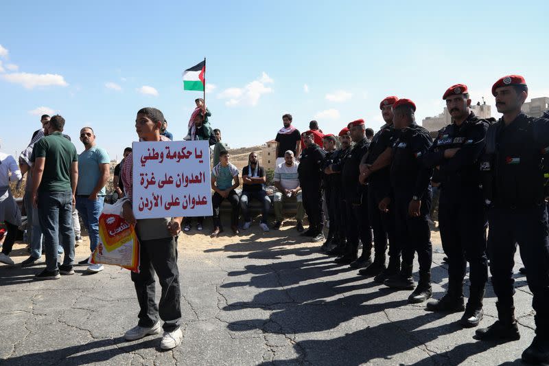 Jordanians protest in solidarity with Palestinians in Gaza, in Amman