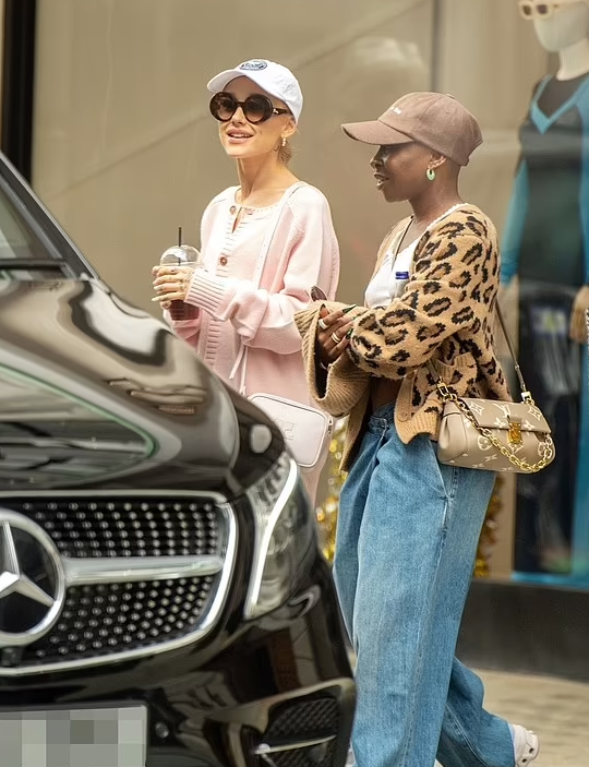 ariana grande cynthia erivo shopping in london