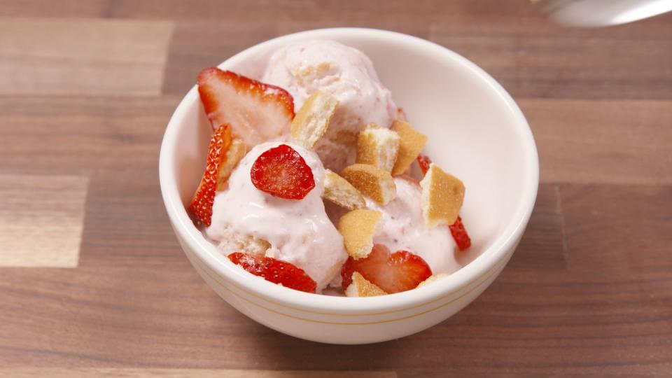 Strawberry Shortcake Frozen Yogurt