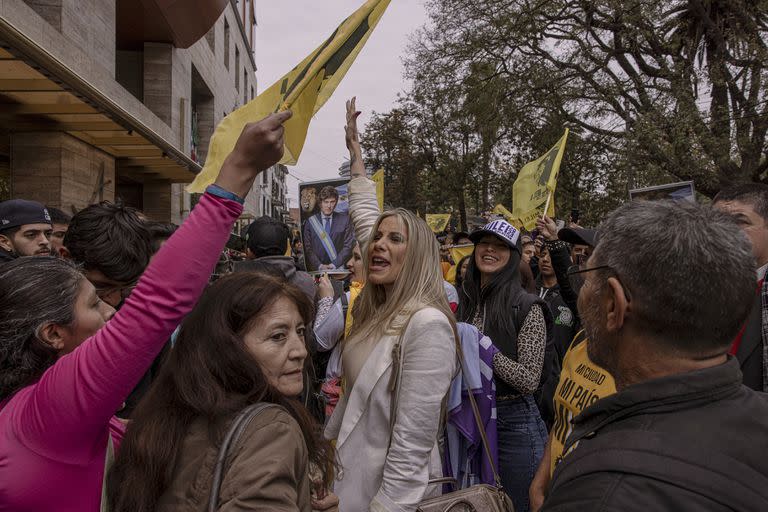 Seguidores de Javier Milei durante una manifestación en Salta, el 12 de octubre de 2023.