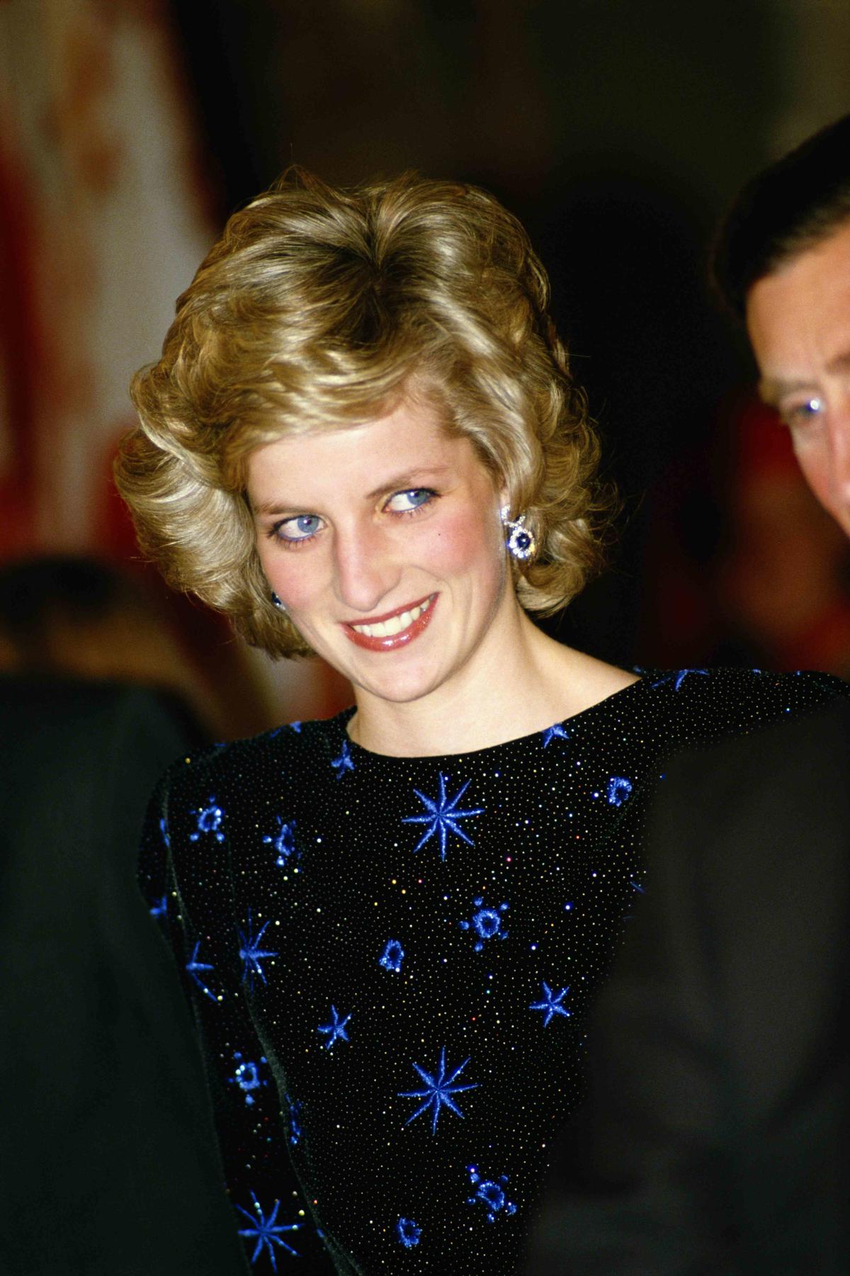 An Iconic Princess Diana Look Just Sold For $1.1 Million at Auction