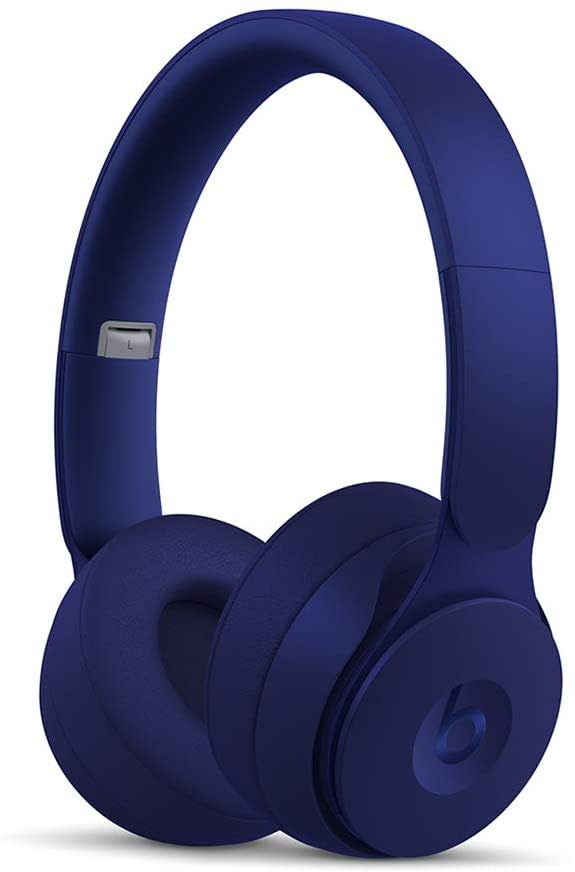 Los auriculares Beats Solo Pro en azul marino