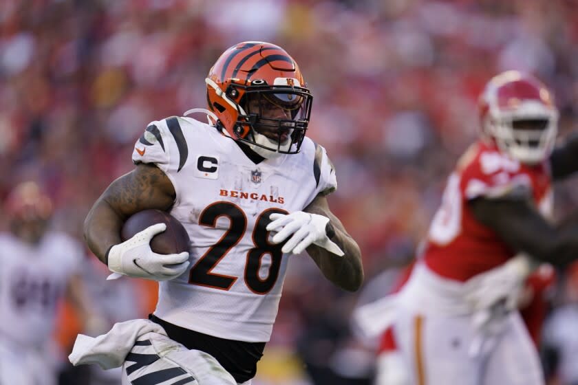 Cincinnati Bengals running back Joe Mixon carries the ball at Kansas City during the AFC championship game Jan. 30, 2022.