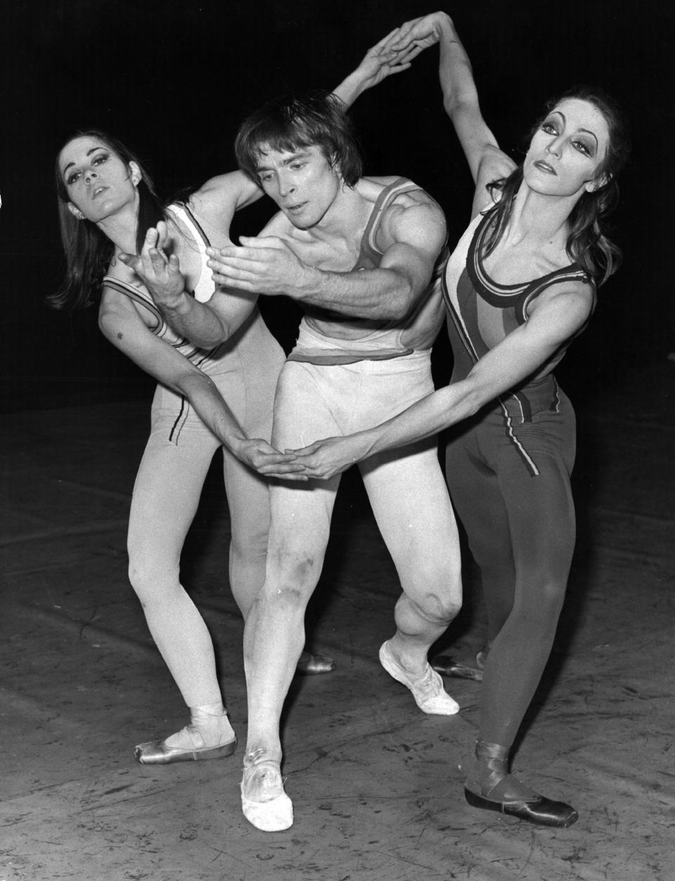 Rudolf Nureyev rehearsing with Diana Vere and Monica Mason in 1970