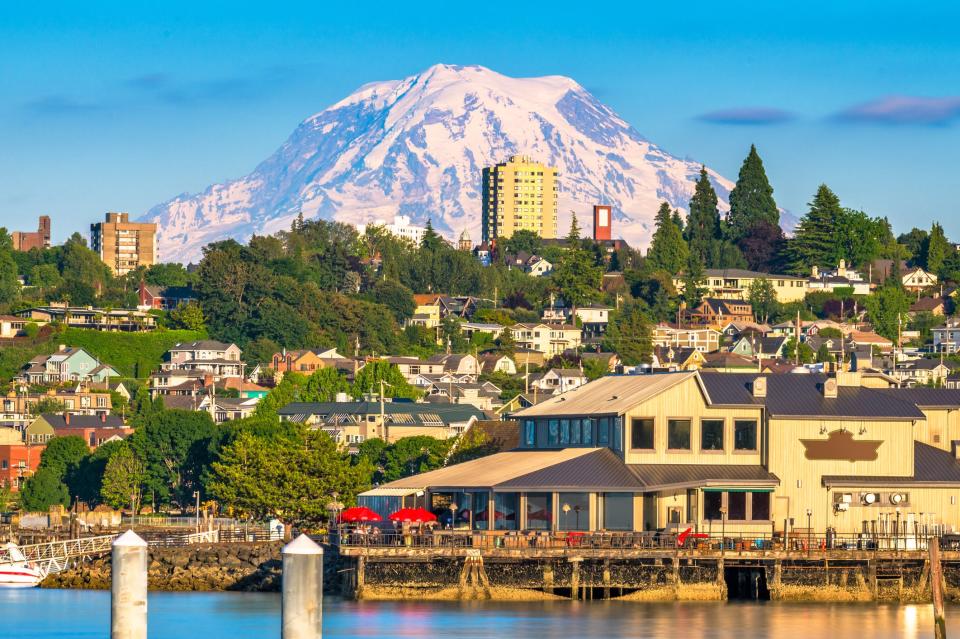 Tacoma, Washington, on Commencement Bay, with Mount Rainier in the distance (Getty Images/iStockphoto)