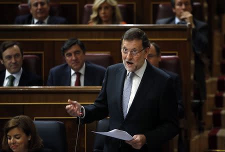 Spanish Prime Minister Mariano Rajoy answers questions during a government control session at Spain's Parliament in Madrid, November 26, 2014. REUTERS/Susana Vera