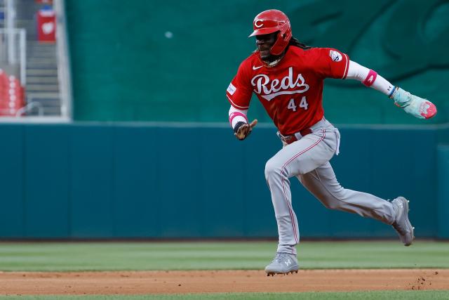 Elly De La Cruz steals 2nd, 3rd and home in the same inning