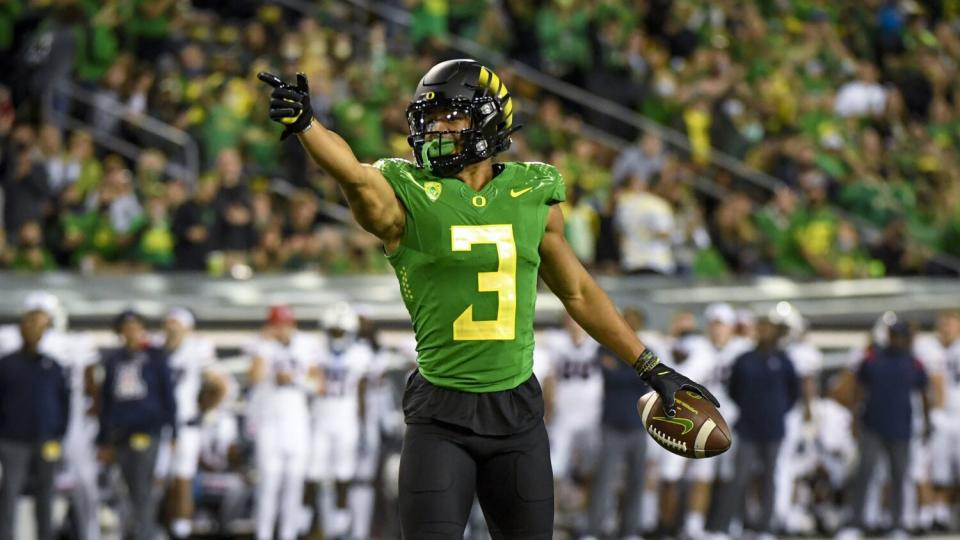 Oregon wide receiver Johnny Johnson III signals a first down after making a catch against Washington State on Sept. 24.