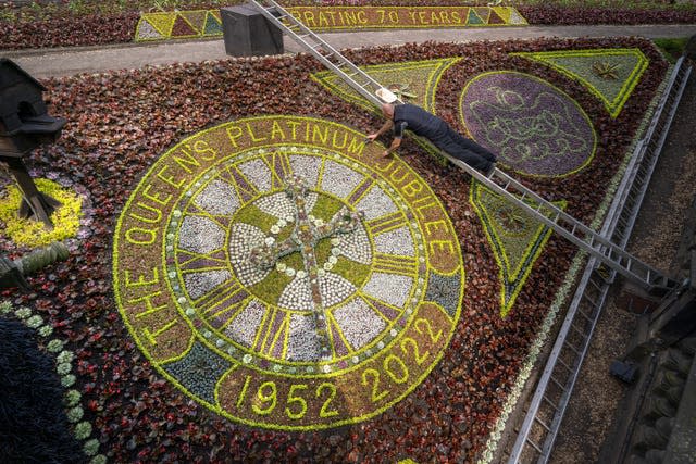 Floral clock