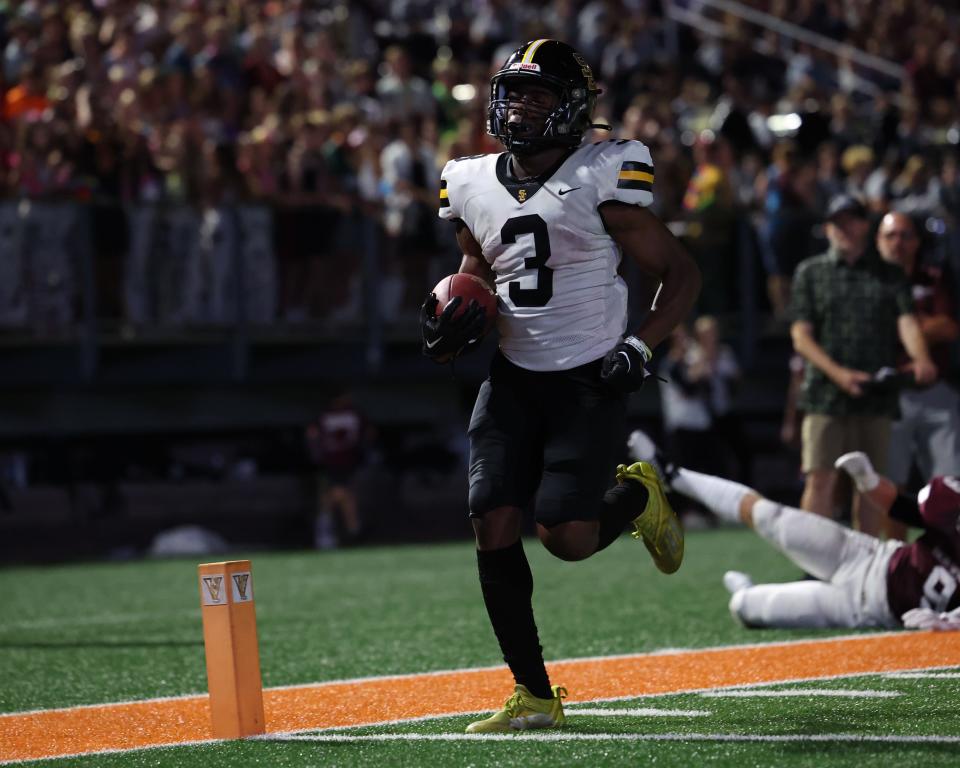 Southeast Polk's Abu Sama (3) scores a touchdown against Dowling Catholic at Valley Stadium on Friday, Aug. 26, 2022.