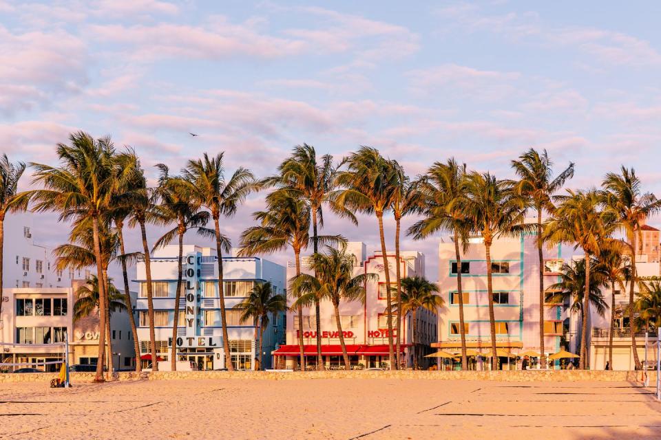 art deco hotels along the ocean drive in the morning, south beach, miami, usa