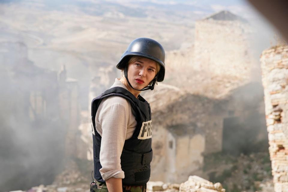 France de Meurs (Léa Seydoux) wird gefeiert als die "größte Journalistin Frankreichs". Aber wie echt sind die Reportagen, die sie aus dem Krieg mit nach Hause bringt? (Bild: R. Arpajou / 3B PRODUCTIONS / MFA+)