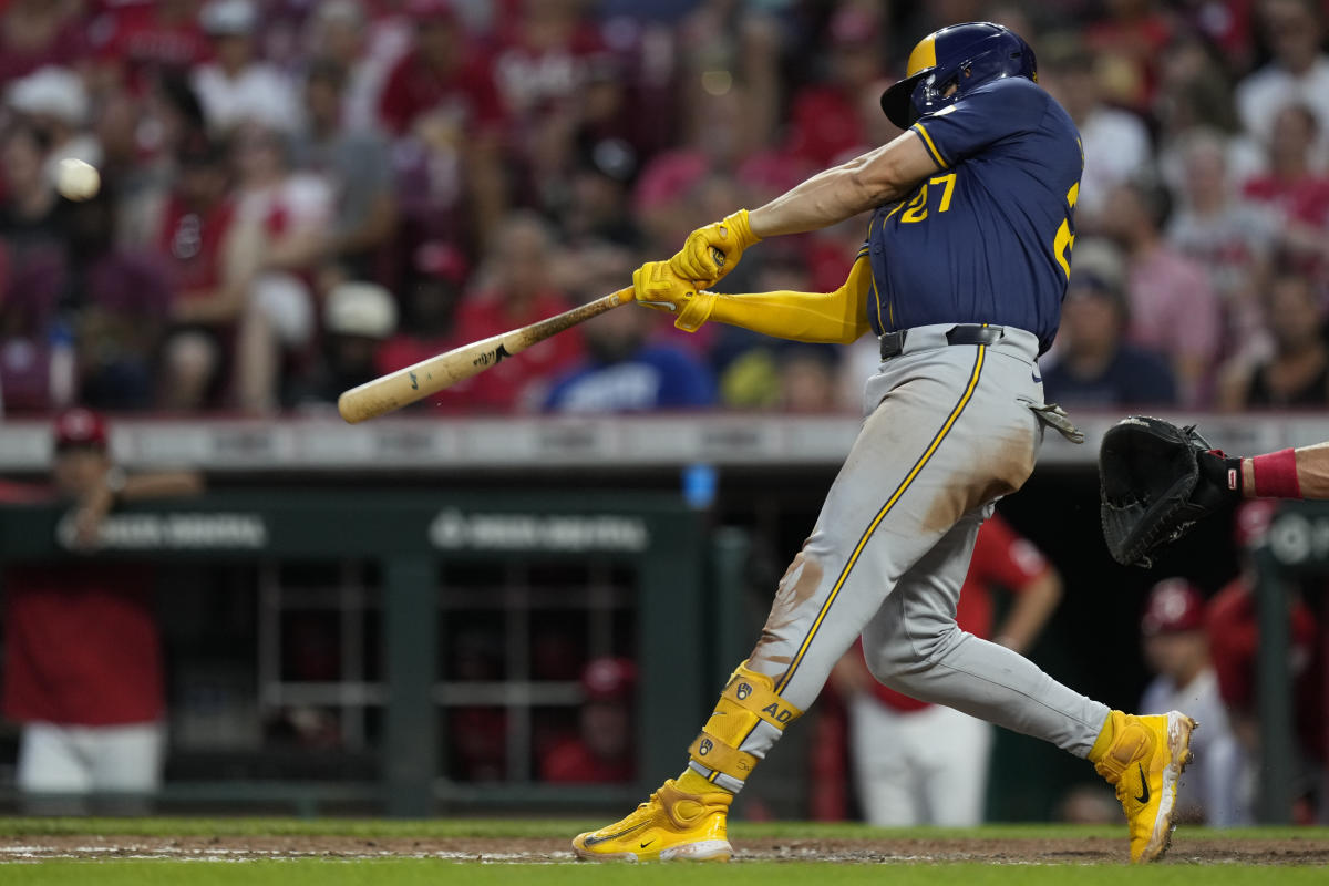 Jackson Chourio homers as the Brewers beat the Reds 5-4 for their 5th consecutive win