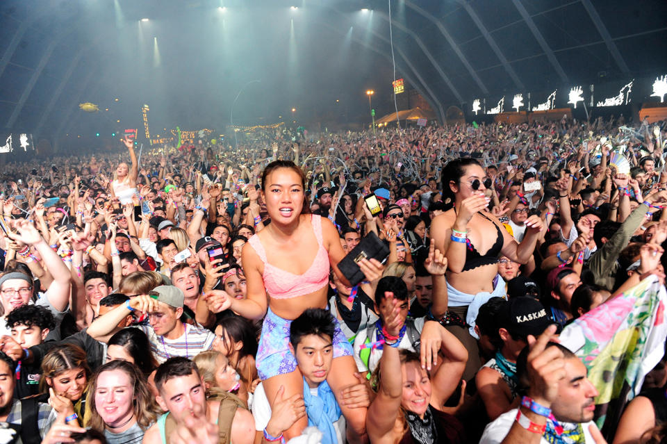 <p>Festivalgoers watch Kaskade perform on Fremont Stage during day 2 of the 2017 Life Is Beautiful Festival on September 23, 2017 in Las Vegas, Nevada.<br>(Photo by FilmMagic/FilmMagic) </p>