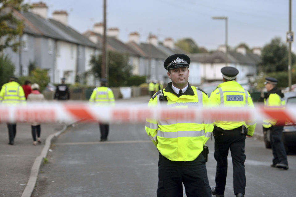 <p>Police officers work near a property in Sunbury-on-Thames, southwest London, as part of the investigation into Friday’s Parsons Green bombing, Saturday Sept, 16, 2017. (Photo: Victoria Jones/PA via AP) </p>