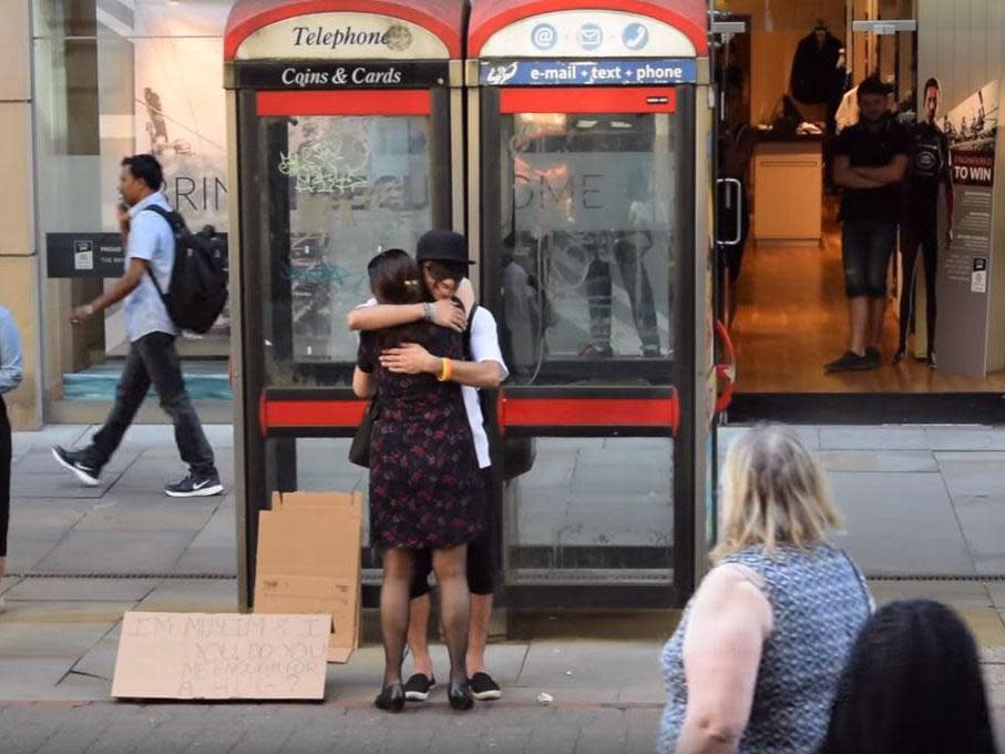 Free hugs in Market Street (Life of Bako / YouTube)