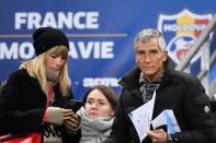 Dans la tribune VIP, on note la présence de l'animateur télé Nagui, grand ami de Didier Deschamps et supporter de l'équipe de France, accompagné de sa femme, Mélanie Page. (crédit AFP)