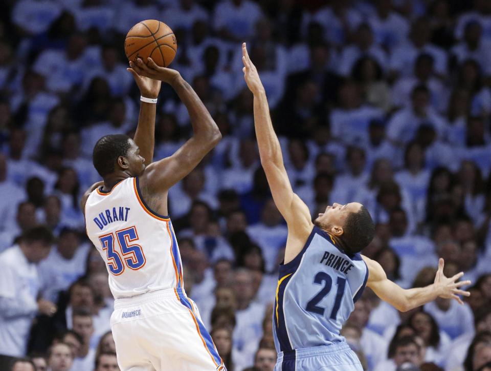 Oklahoma City Thunder forward Kevin Durant (35) shoots over Memphis Grizzlies forward Tayshaun Prince (21) in the first quarter of Game 5 of an opening-round NBA basketball playoff series in Oklahoma City, Tuesday, April 29, 2014. (AP Photo)