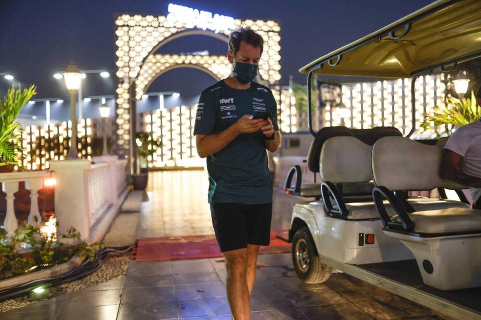 Vettel fährt Kartrennen mit saudischen Frauen