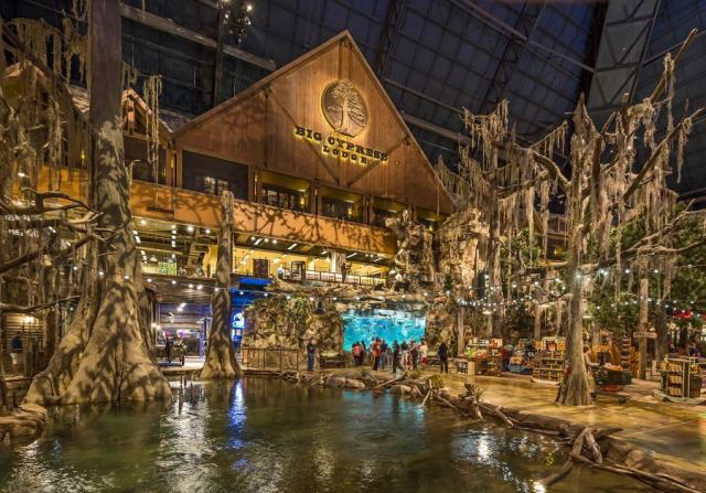 What's the deal with the Bass Pro Shops pyramid in Memphis? 