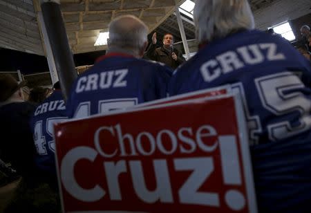 U.S. Republican presidential candidate Ted Cruz speaks at a campaign event in Osceola, Iowa, United States, January 26, 2016. REUTERS/Jim Young