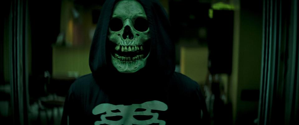 Skull Mask, the first villain who appears in "Fear Street Part 1: 1994," is an ode to Ghostface from "Scream."