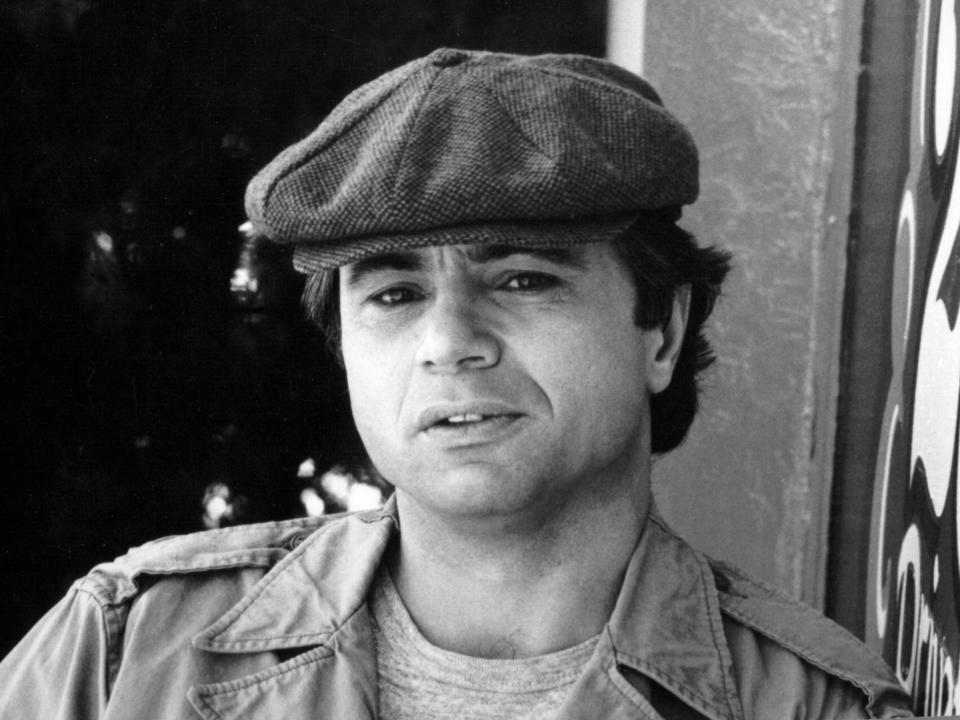 Robert Blake in a jacket and newsboy cap