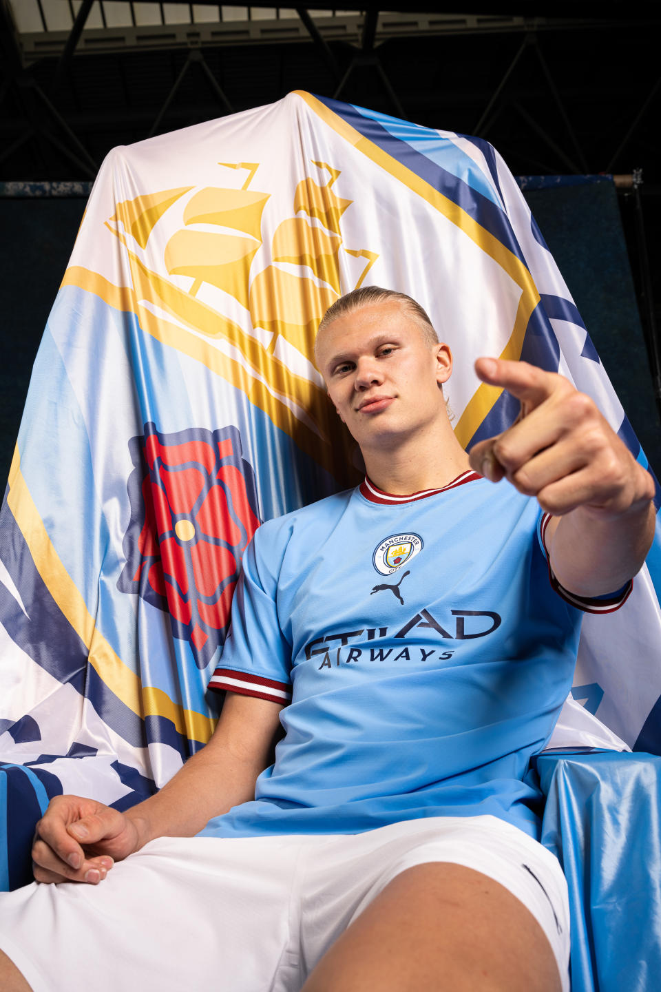 En esta foto publicada el 13 de junio de 2022, el Manchester City presenta al nuevo fichaje Erling Haaland en la Manchester City Football Academy en Manchester, Inglaterra. (Foto: Tom Flathers/Manchester City FC a través de Getty Images)