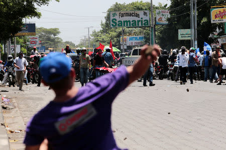 A demonstrator clashes with supporters of Nicaraguan president Daniel Ortega's government in Managua, Nicaragua September 23, 2018. REUTERS/Oswaldo Rivas