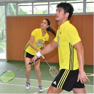 Piolo Pascual and Erich Gonzales in a game of badminton (Christian Aldrin Garcia, NPPA Images)