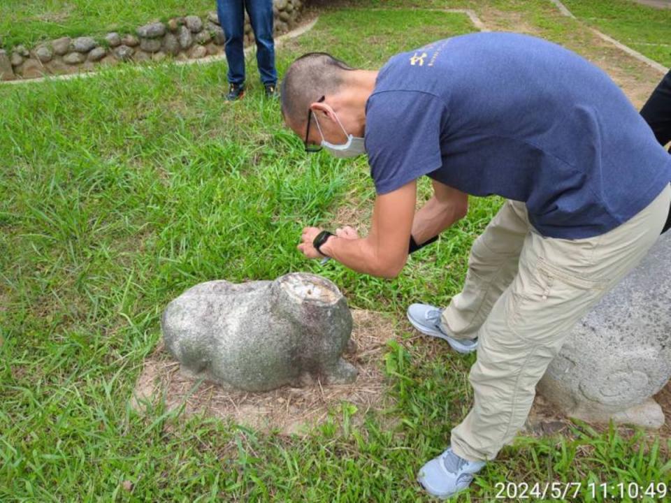 國定古蹟鄭用錫墓前生羊首遭竊，竹市擬3D列印復原。（圖：市府提供）